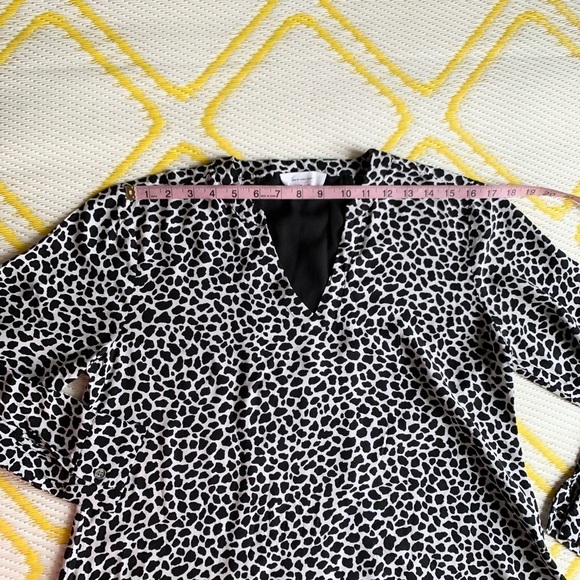 Vince Camuto Animal Print Apparel Sheer Blouses‎ - Picture 10 of 13